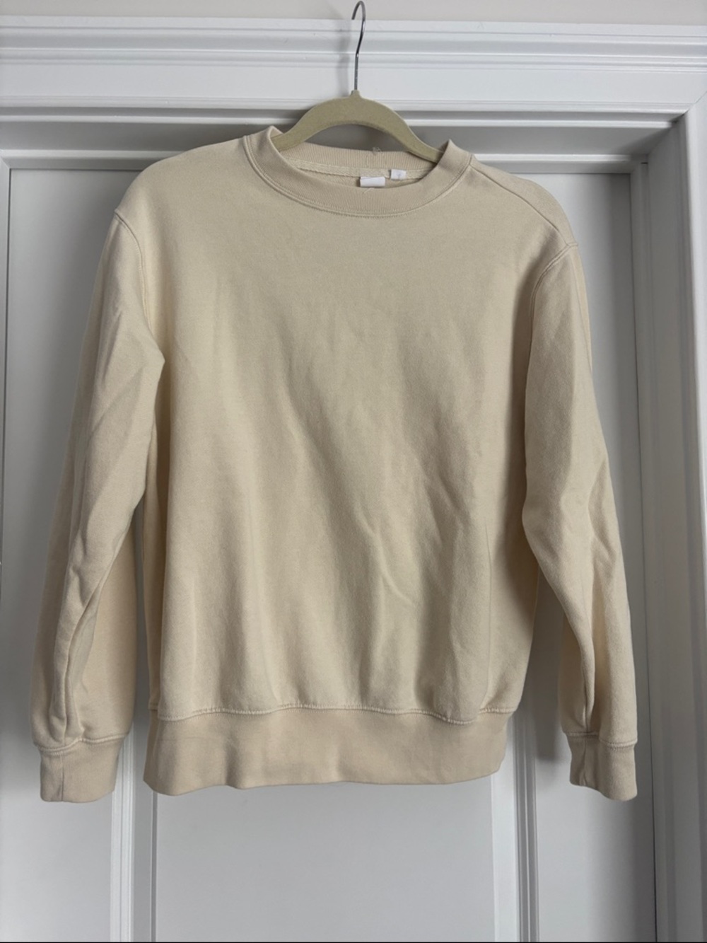 GAP Women's Crewneck Sweatshirt in Cream